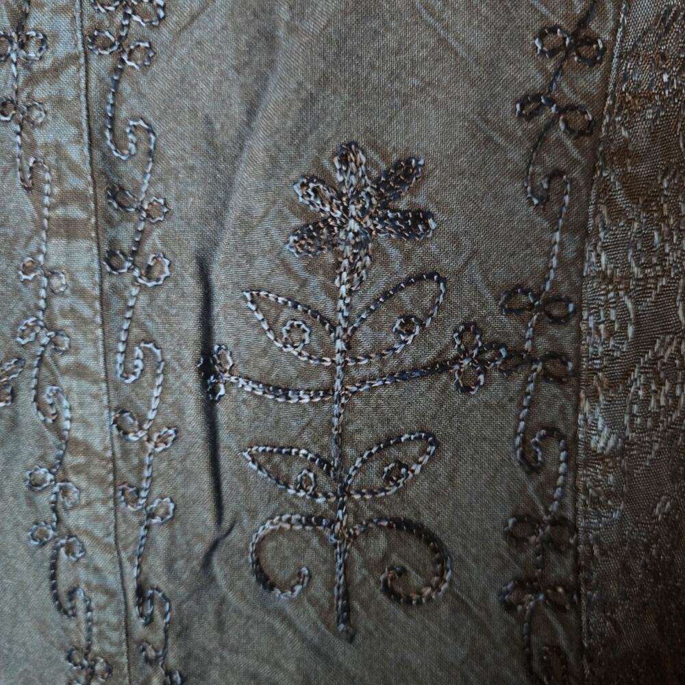 Adorable Blue embroidery dress with so much attention to detail! - Picture 6 of 6
